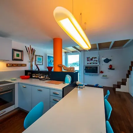 公寓 La Casa Dagli Occhi Blu 韦内雷港